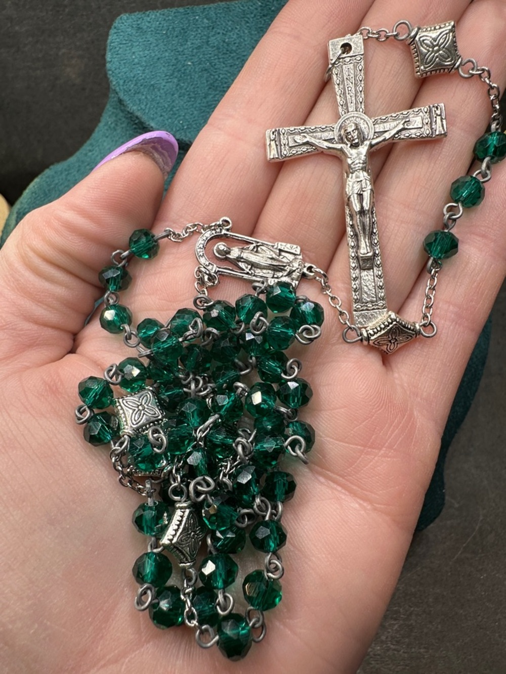 Creazioni Falasco Silver Crucifix Rosary Necklace with Emerald Green Beads - Picture 5 of 9